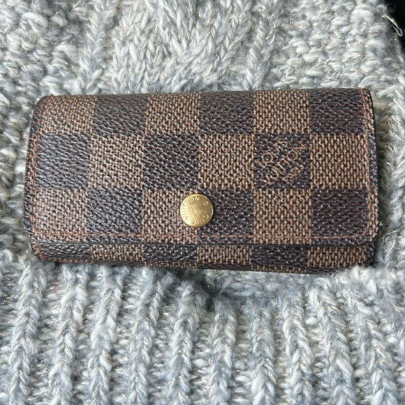 Louis Vuitton Damier Ebene Multicles 4 Key Holder - Picture 15 of 15